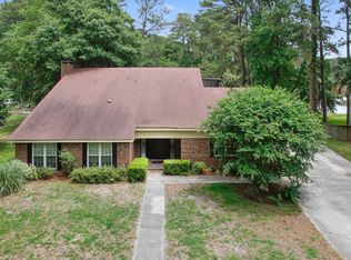 28 Lake Dr, Savannah, GA 31410