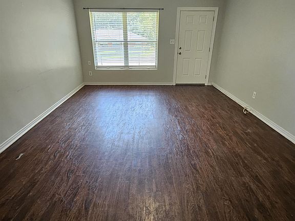 4th image of 606 N Magnolia Dr