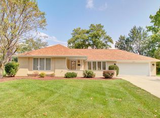930 Bradford Ct, Schaumburg, IL