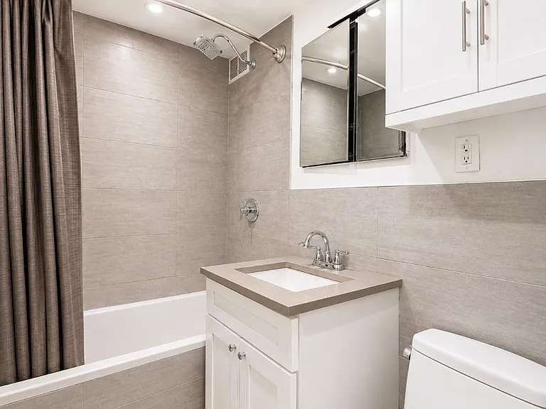 333 E 46th St #16F — Photo 7