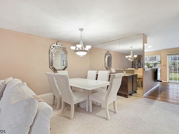 5th image of 110 Laurel Wood Ct