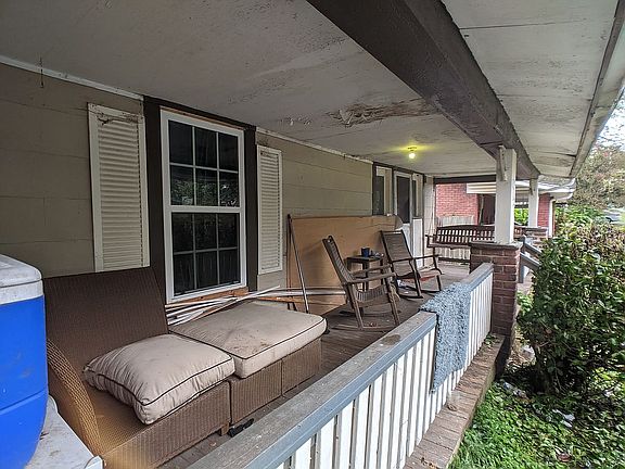 3rd image of 1727 Woodbine Ave