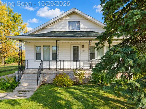 1128 W Stanley Rd, Mount Morris, MI 48458