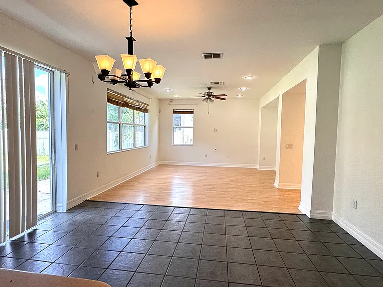 9944 Chorlton Cir — Photo 24