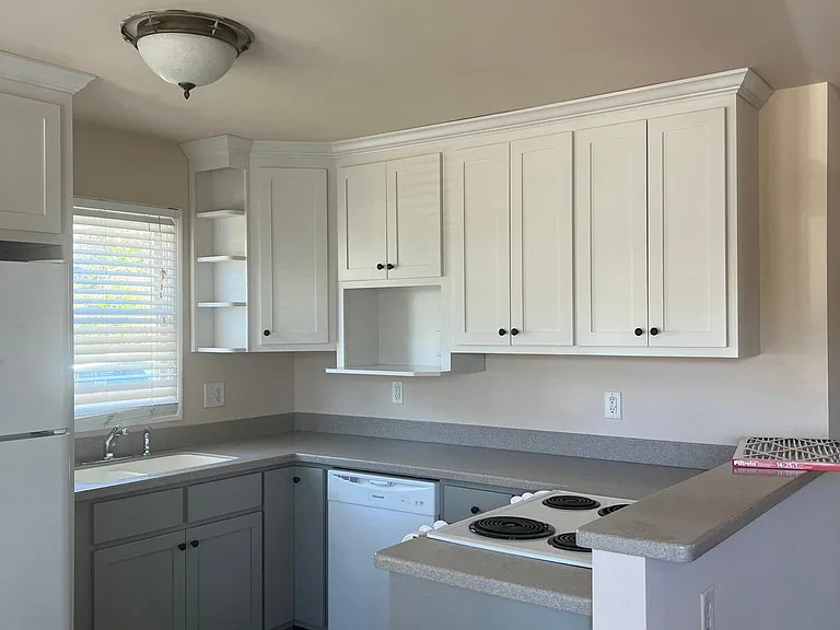 140 Strickland Ave — Photo 4