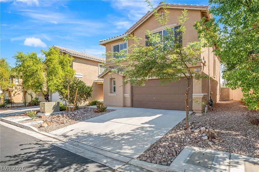 4 bed, 2.5 bath, 1740 sqft, $2,050 — Photo 2
