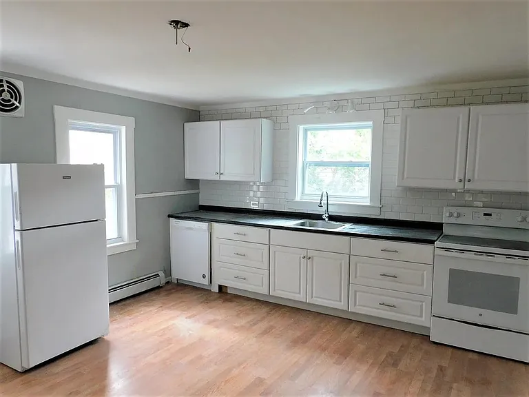 31 Wesley St — Photo 8