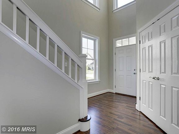 3rd image of 439 Orchard Crest Cir