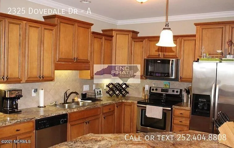 3 bed, 2.5 bath, $1,850 — Photo 2