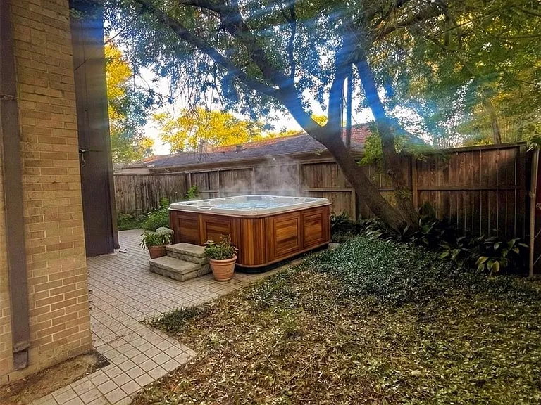 4560 Bellaire Blvd — Photo 6