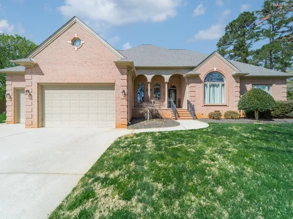 8005 Broadmoor Ln, Stanley, NC 28164
