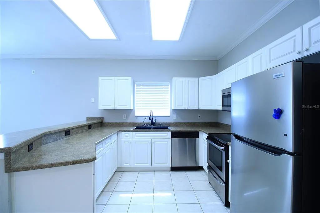 3 bed, 2.0 bath, 1352 sqft, $2,150 — Photo 4