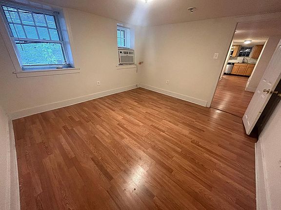 4th image of 2254 Bryn Mawr Ave #Lr