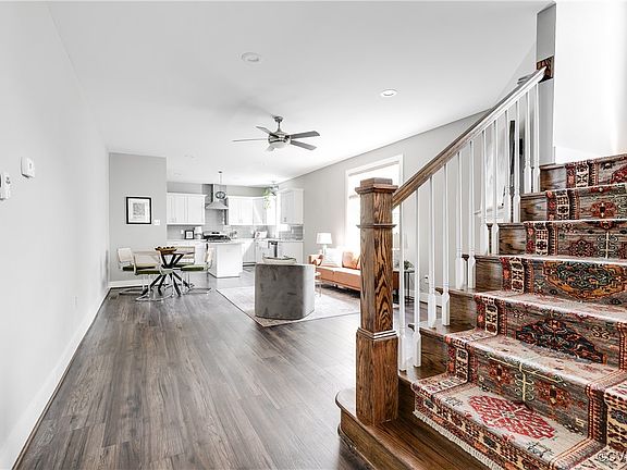 5th image of 2619 Bainbridge St