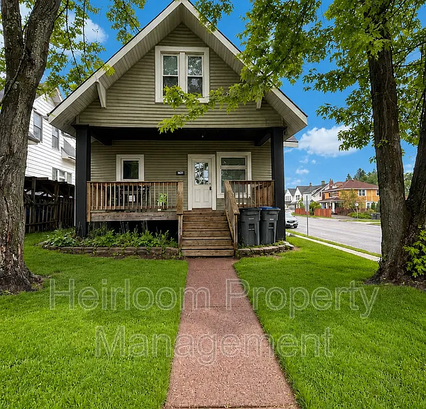 902 N 11th Ave E #1 — Photo 1