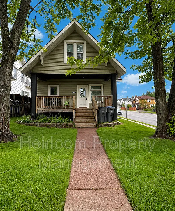 902 N 11th Ave E #1