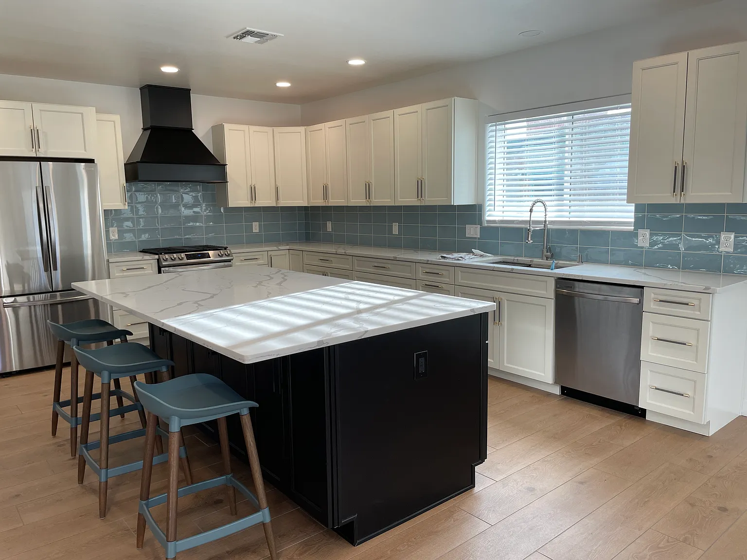 4 bed, 2.5 bath, 2872 sqft, $1,150 — Photo 2