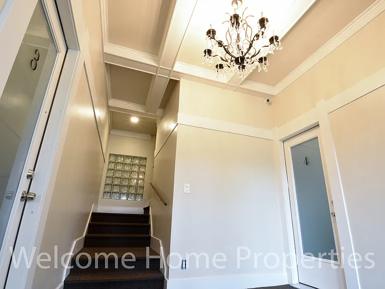 329 S 3rd Ave — Photo 4