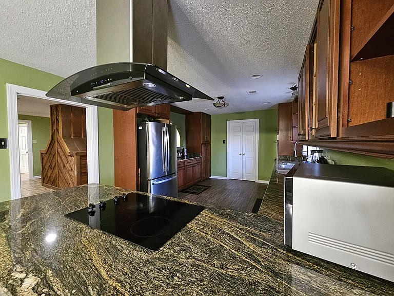 2566 Vauxhall Pl — Photo 62