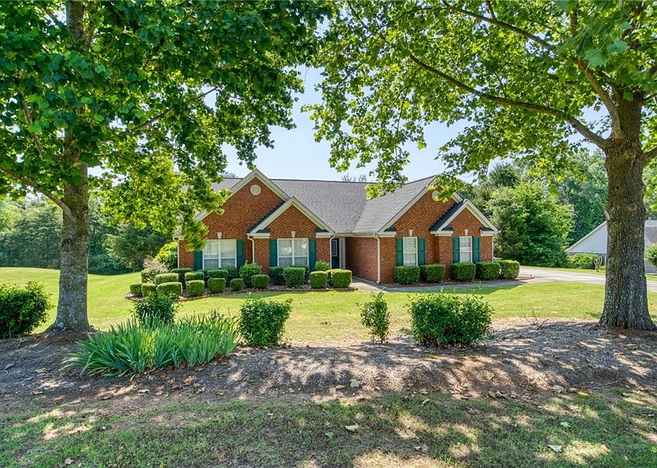 1st image of 165 Meadowcreek Dr
