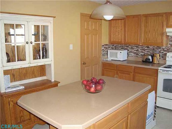 3rd image of 8688 Maisch St