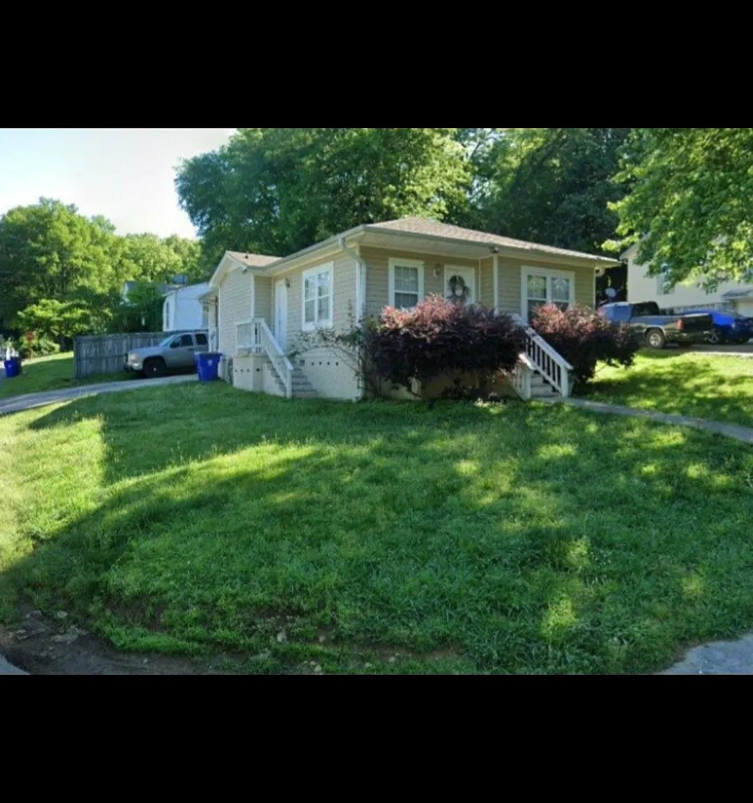 3 bed, 1028 sqft, $1,350 — Photo 2