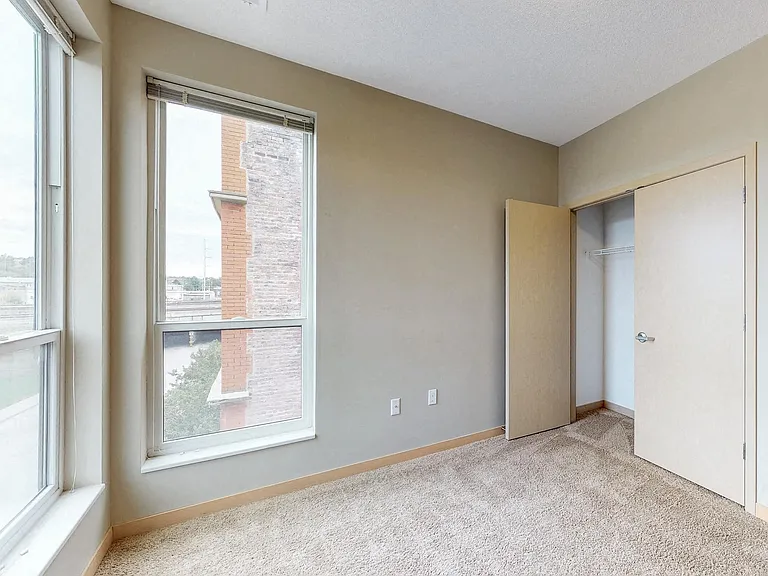L14 Flats — Photo 45