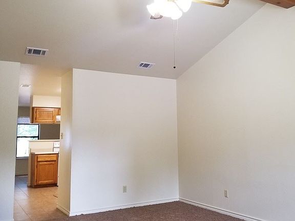 3rd image of 110 Crest Dr
