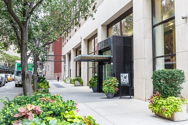 Rented by Greystar | media 9