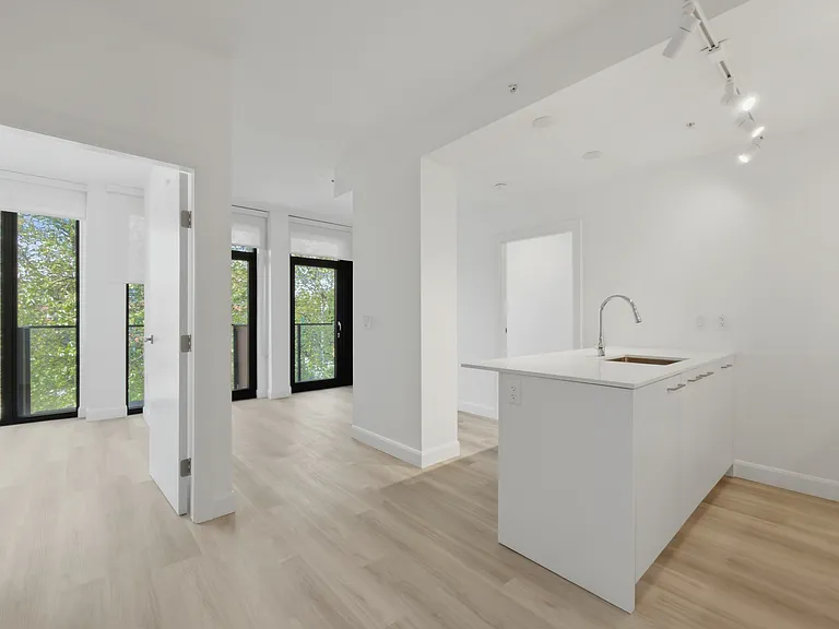 2511 Carolina St — Photo 99