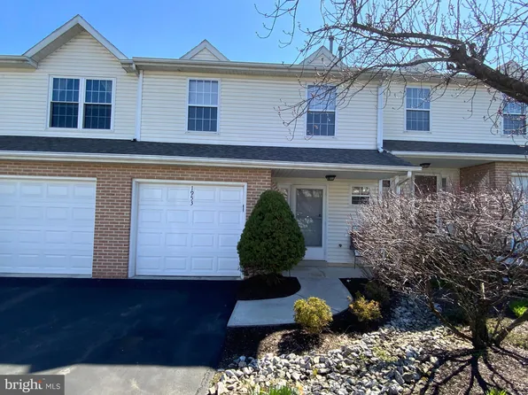 1953 Daybreak Cir, Harrisburg, PA 17110