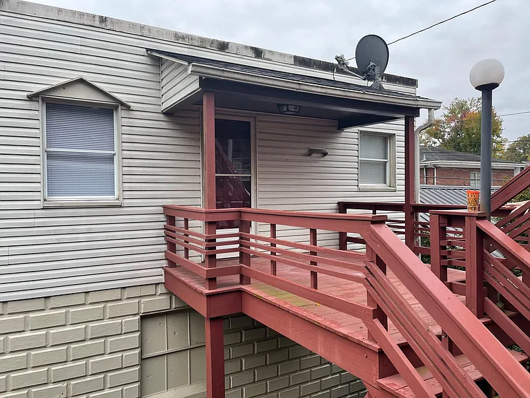 1610 Montgomery Ave — Photo 1