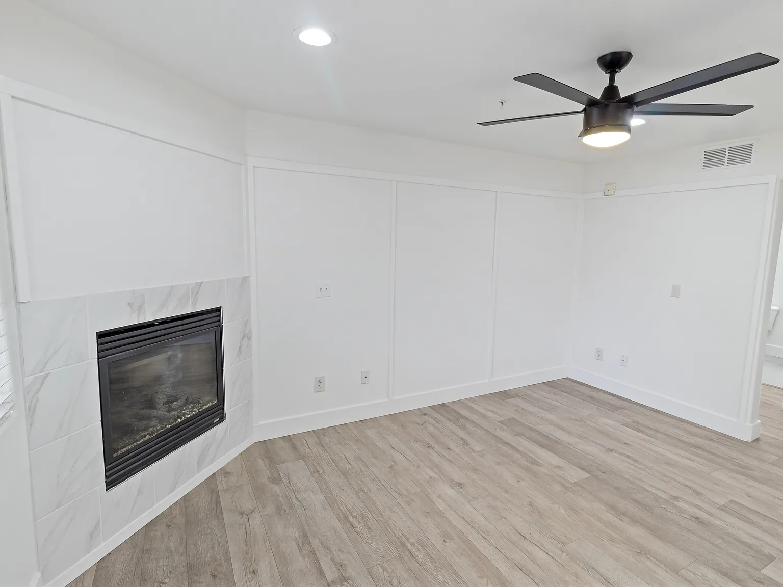 3 bed, 3.5 bath, 1620 sqft, $2,345 — Photo 3