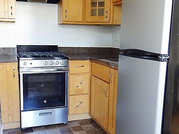 3rd image of 925 Jones St #401