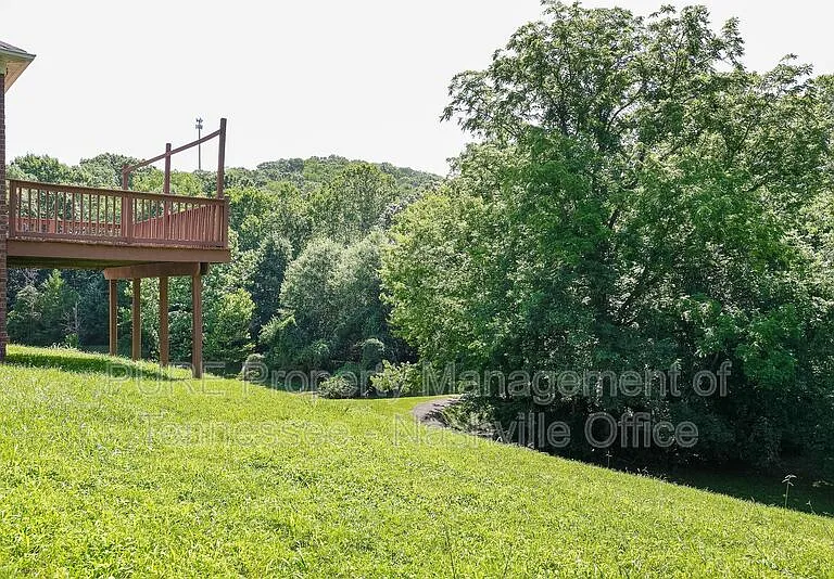 1214 Broadmoor Cir — Photo 45