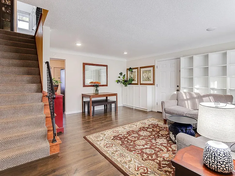 1713 Gurney St N — Photo 22