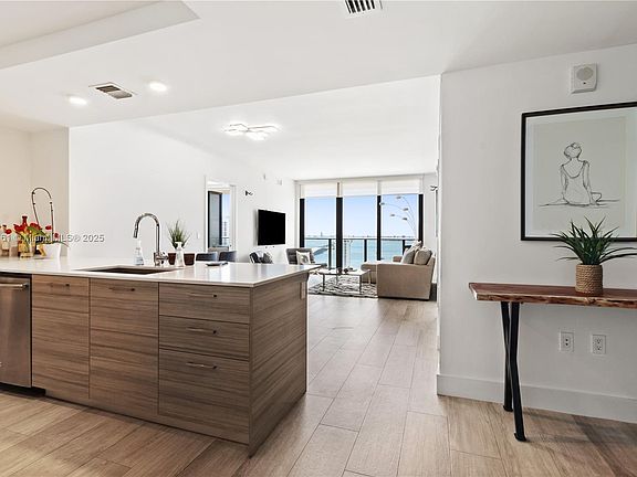 4th image of 121 NE 34th St #7