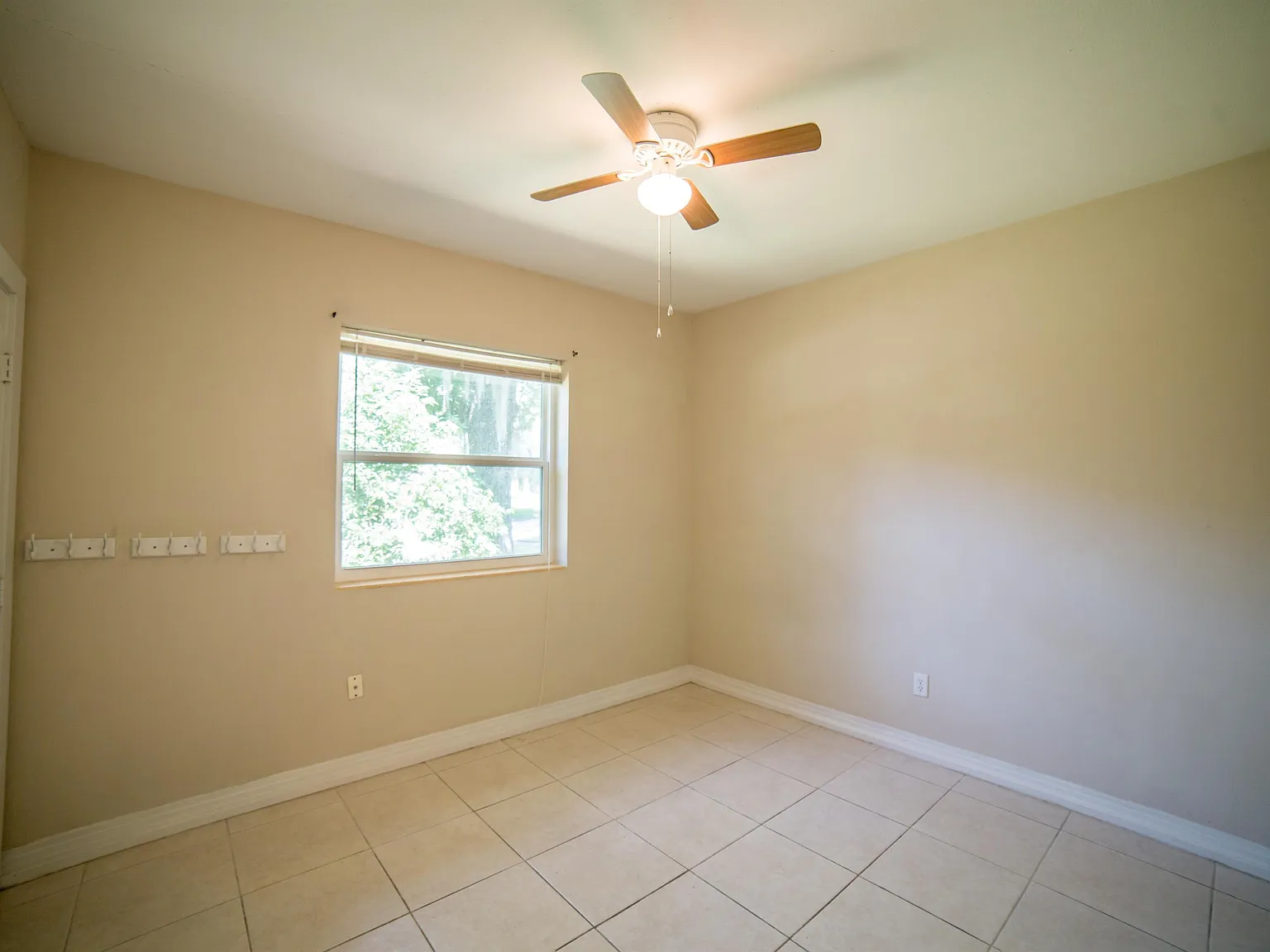 1079 SW 11th Terr - 41 — Photo 4