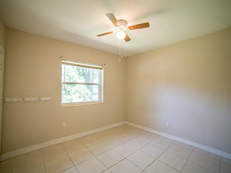 1079 SW 11th Ter — Photo 24