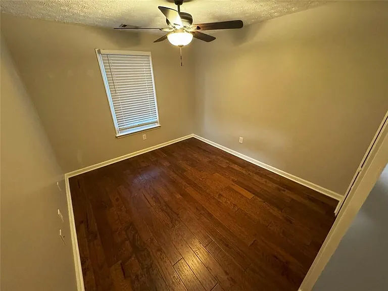 1425 Overland Xing — Photo 18