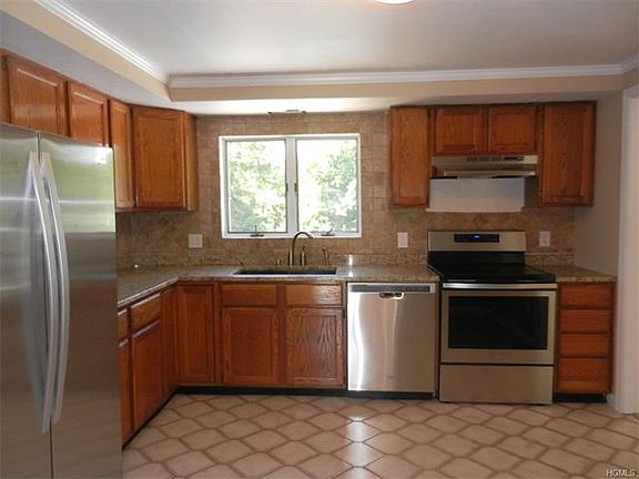 5th image of 44 Lakeview Dr