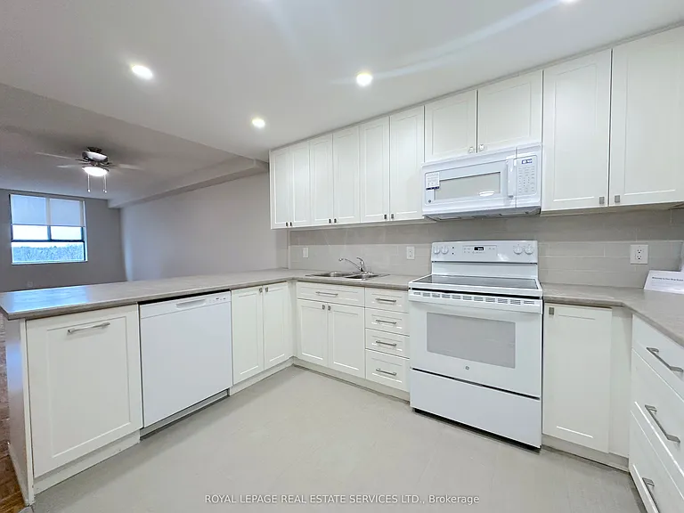 190 Clark Blvd #807 — Photo 4