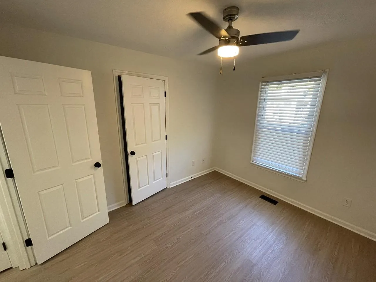 Oak Square Apartments — Photo 4