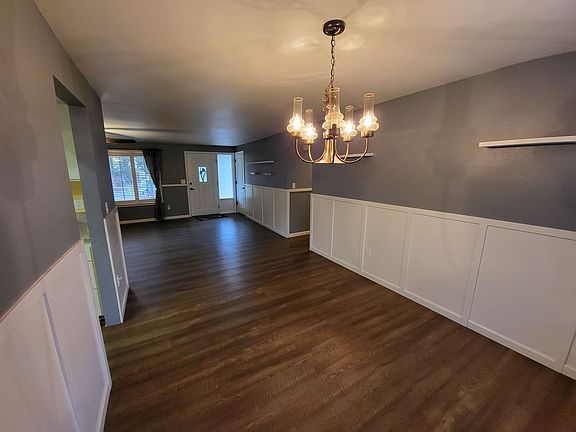 5th image of 2095 Mayfield Dr