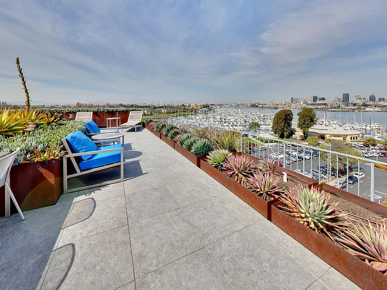 Panomar Luxury Apartments — Photo 33