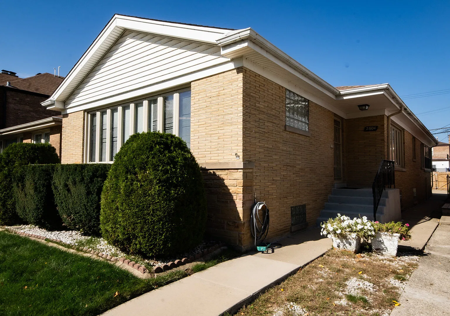 4 bed, 2900 sqft, $3,700 — Photo 2