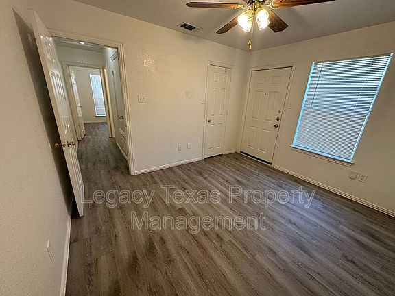 5th image of 802 N Wilhite St APT A