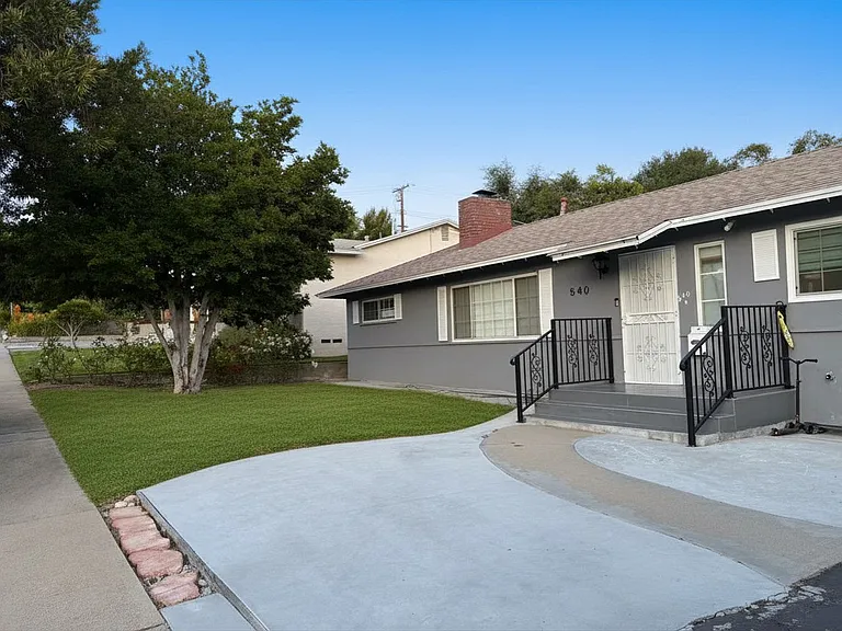 540 Hickory Ln — Photo 1