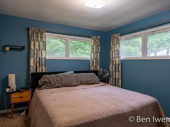 3rd image of 4893 W River Dr NE