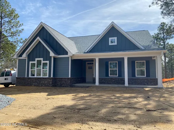 197 Longleaf Drive, West End, NC 27376